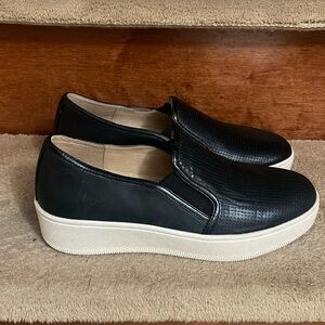 J/SLIDES Women’s Leather Slip On Shoes Sneakers Size 8